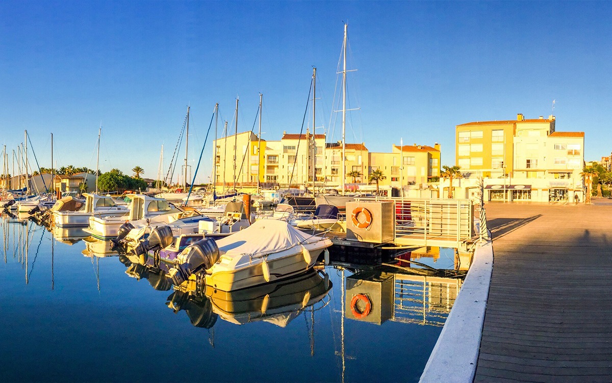 Visiter le cap d'agde et ses alentour, hébergement hotel restauration proche de la mer